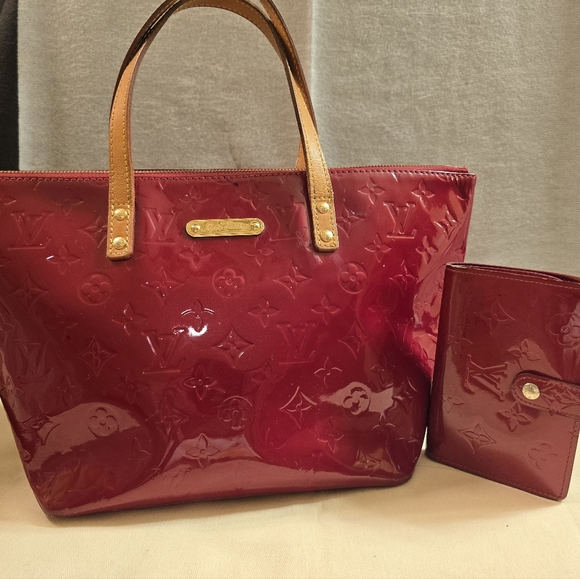 Louis Vuitton Shiny Red Tote with Matching Wallet - Picture 1 of 14